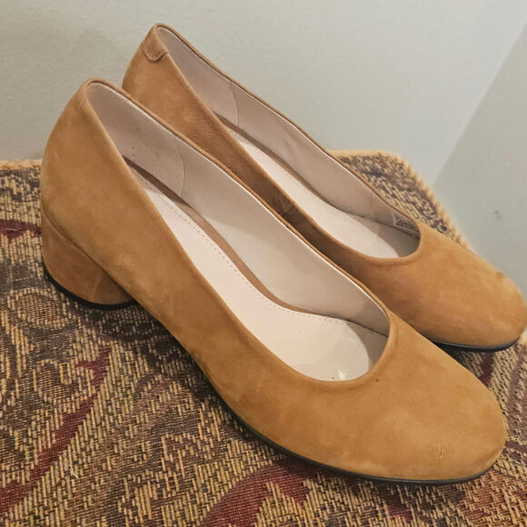NWOT ECCO Shape 35 Mod Block Suede Pumps  Size 8 - Picture 1 of 8